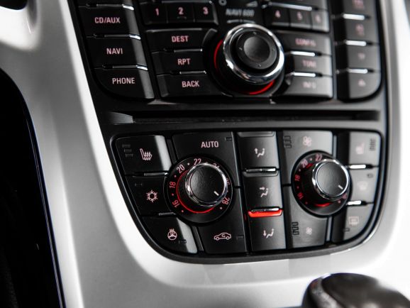 Opel Astra GTC, АТ, 2013 фото 14