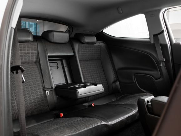 Opel Astra GTC, АТ, 2013 фото 2