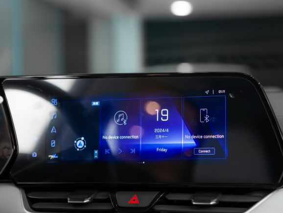 Chevrolet Monza, Робот, 2023 фото 14