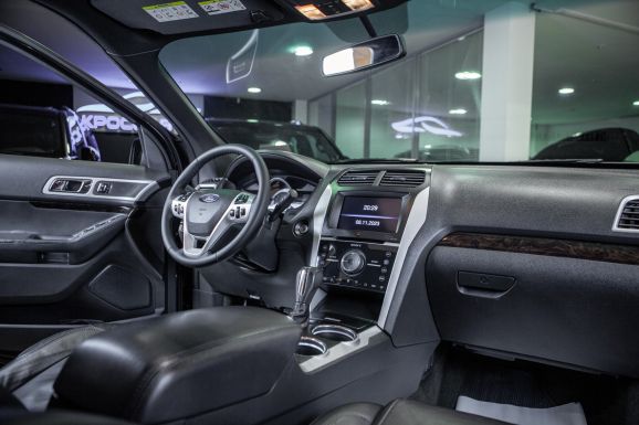Ford Explorer, АТ, 2012 фото 12