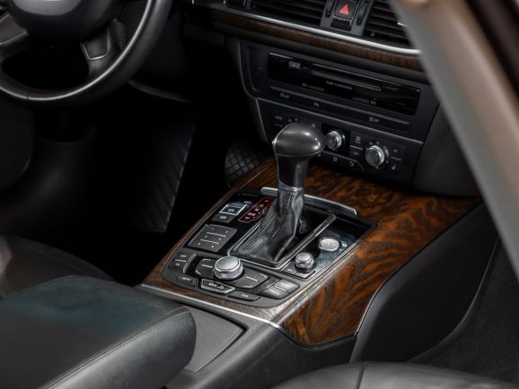 Audi A6, Робот, 2013 фото 16