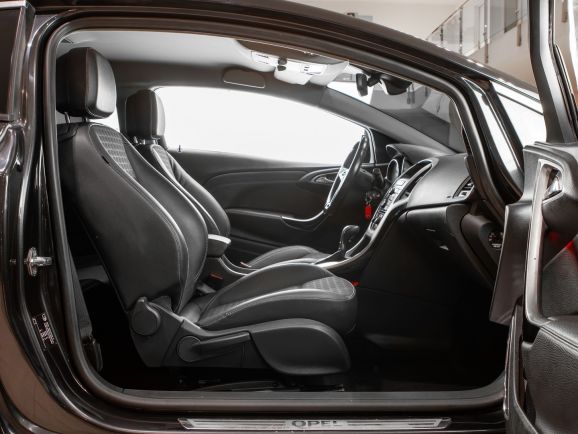 Opel Astra GTC, АТ, 2012 фото 11