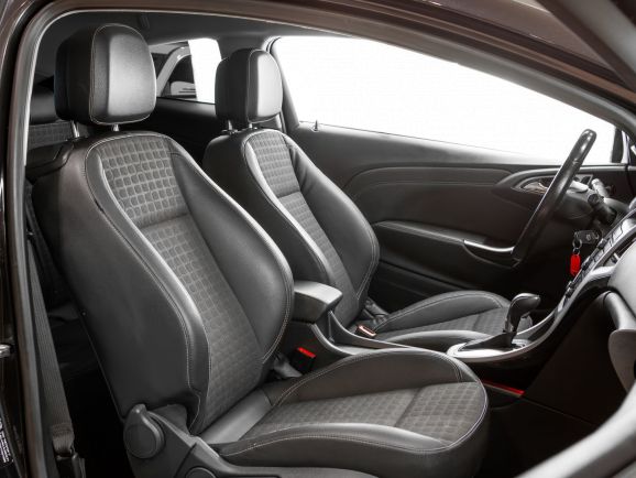 Opel Astra GTC, АТ, 2012 фото 12