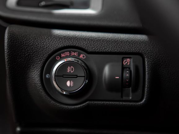 Opel Astra GTC, АТ, 2012 фото 10