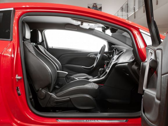 Opel Astra GTC, АТ, 2012 фото 15