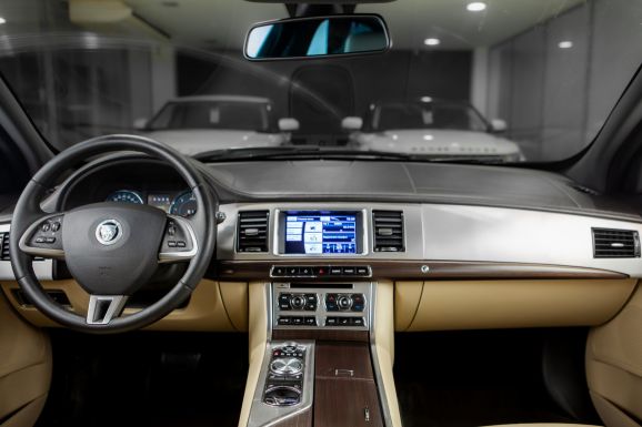 Jaguar XF, АТ, 2012 фото 13