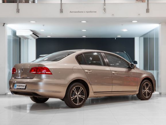 Volkswagen Passat, Робот, 2013 фото 4