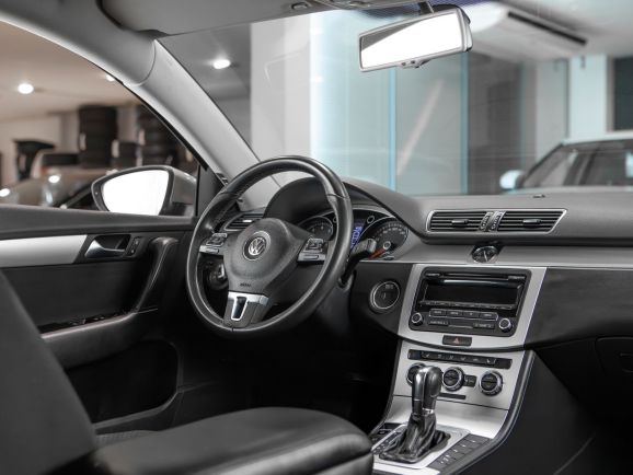 Volkswagen Passat, Робот, 2013 фото 7