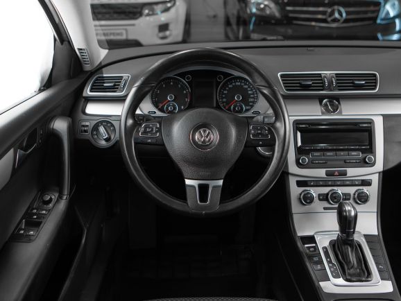 Volkswagen Passat, Робот, 2013 фото 8