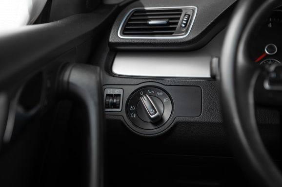 Volkswagen Passat, Робот, 2013 фото 9