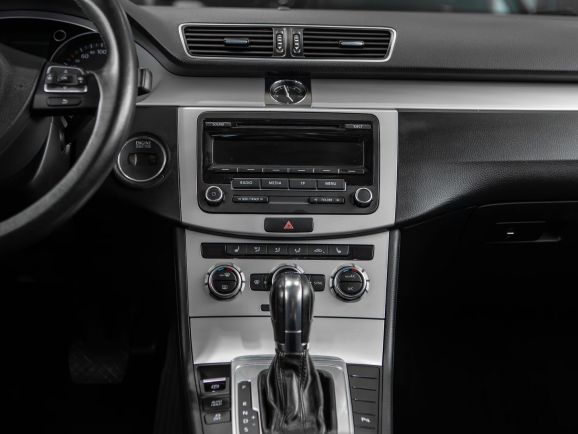 Volkswagen Passat, Робот, 2013 фото 15