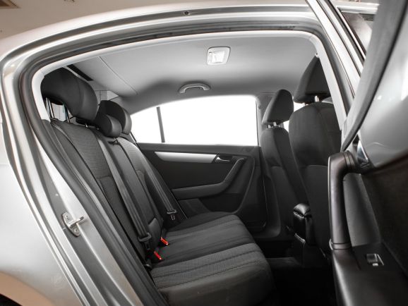 Volkswagen Passat, Робот, 2013 фото 18