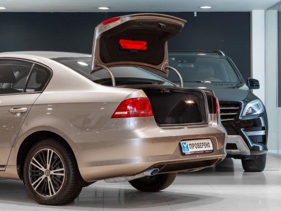 Volkswagen Passat, Робот, 2013 фото 1