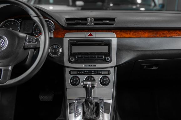 Volkswagen Passat, Робот, 2009 фото 12