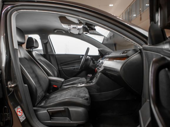 Volkswagen Passat, Робот, 2009 фото 13