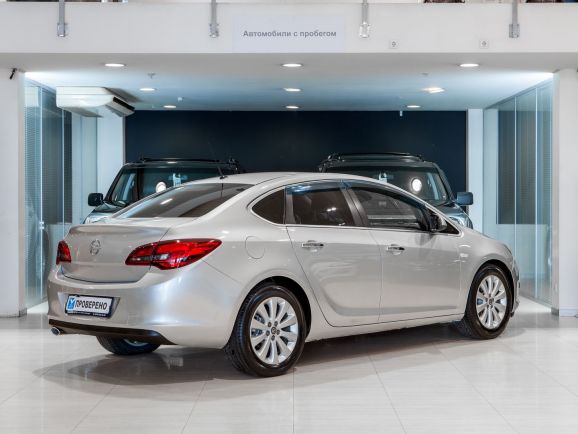 Opel Astra, АТ, 2013 фото 4