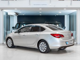 Opel Astra, АКПП, 2013 фото 6