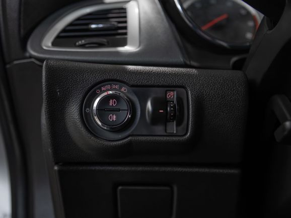 Opel Astra, АТ, 2013 фото 9