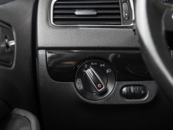 Volkswagen Jetta, АТ, 2012 фото 9