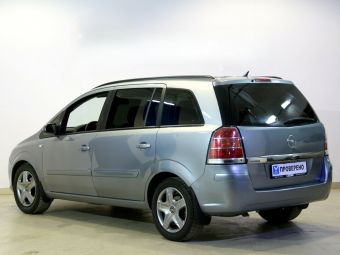 Opel Zafira, 1.8 л, РКПП, 2011 фото 6