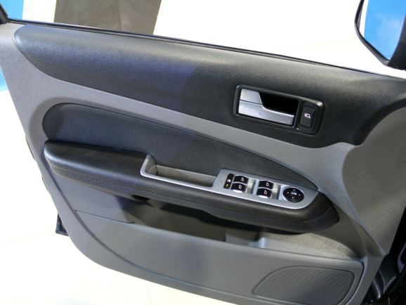 Ford Focus, 2.0 л, АТ, 2011 фото 2