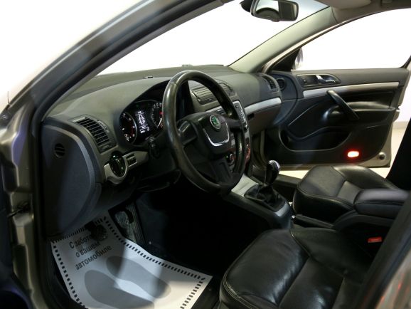 Skoda Octavia, 1.8 л, МТ, 2011 фото 2