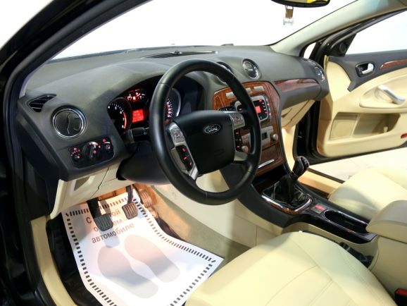 Ford Mondeo, 2.0 л, МТ, 2010 фото 2