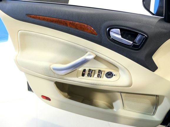 Ford Mondeo, 2.0 л, МТ, 2010 фото 1