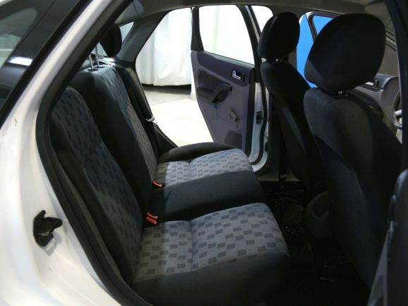 Ford Focus, 1.6 л, МТ, 2010 фото 8