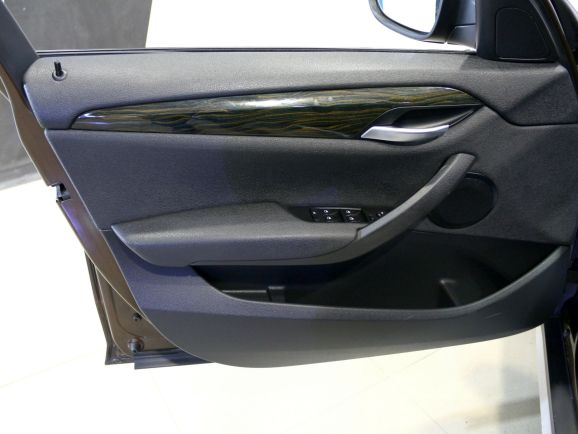 BMW X1, 2.0 л, АТ, 2011 фото 1