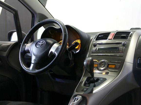 Toyota Auris, 1.6 л, Робот, 2009 фото 8