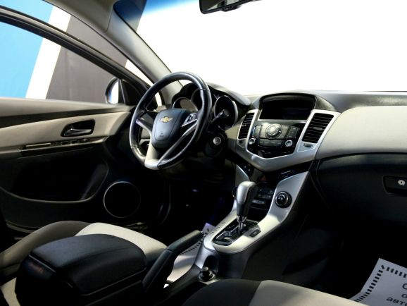 Chevrolet Cruze, 1.8 л, АТ, 2011 фото 2