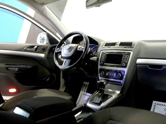 Skoda Octavia, 1.8 л, Робот, 2012 фото 1