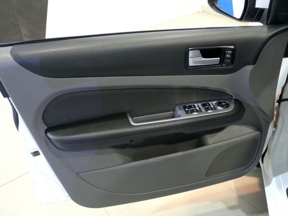 Ford Focus, 2.0 л, АТ, 2011 фото 1