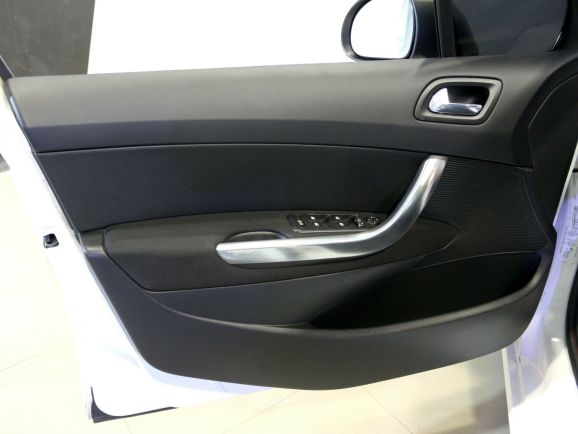 Peugeot 308, 1.6 л, АТ, 2009 фото 1