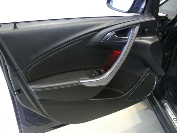 Opel Astra, 1.4 л, АТ, 2012 фото 1