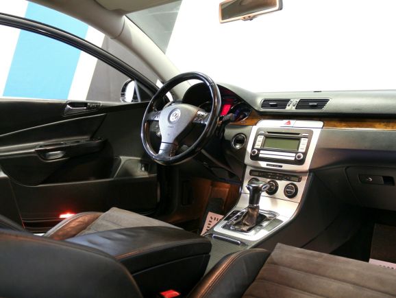 Volkswagen Passat, 1.8 л, Робот, 2010 фото 7