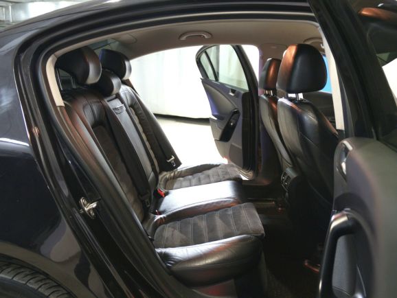 Volkswagen Passat, 1.8 л, Робот, 2010 фото 2