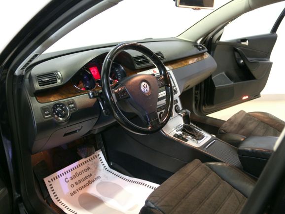 Volkswagen Passat, 1.8 л, Робот, 2010 фото 1