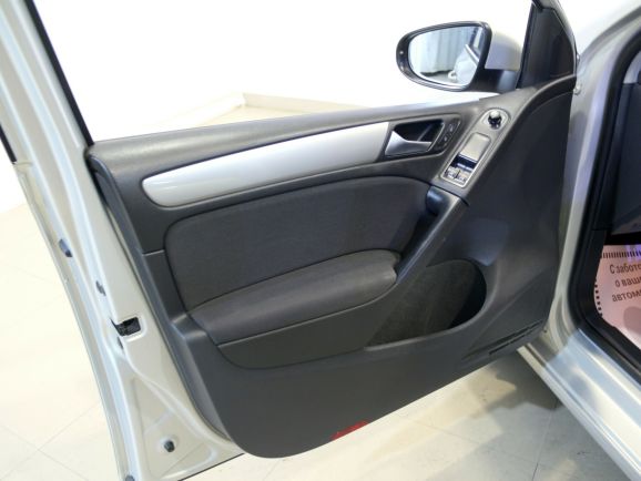 Volkswagen Golf Match, 1.6 л, Робот, 2009 фото 8