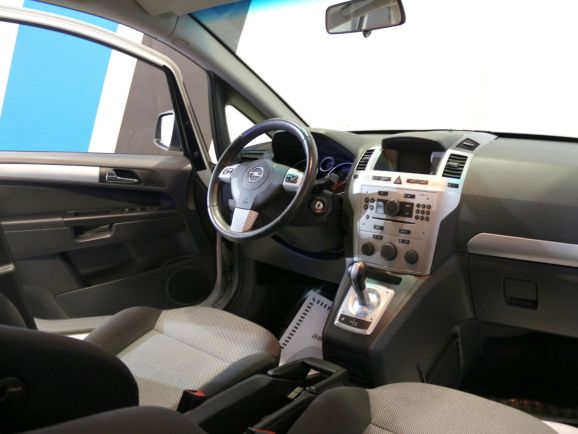 Opel Zafira, 1.8 л, Робот, 2012 фото 8