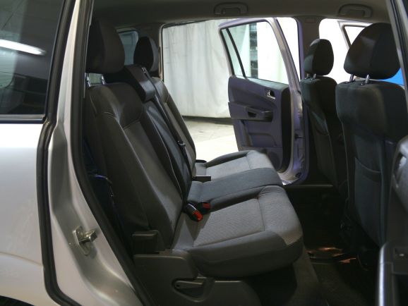 Opel Zafira, 1.8 л, Робот, 2012 фото 2