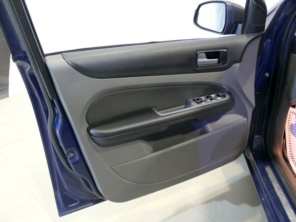 Ford Focus Comfort, 2.0 л, МТ, 2009 фото 7