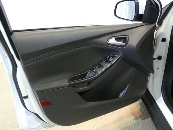 Ford Focus, 1.6 л, Робот, 2014 фото 2