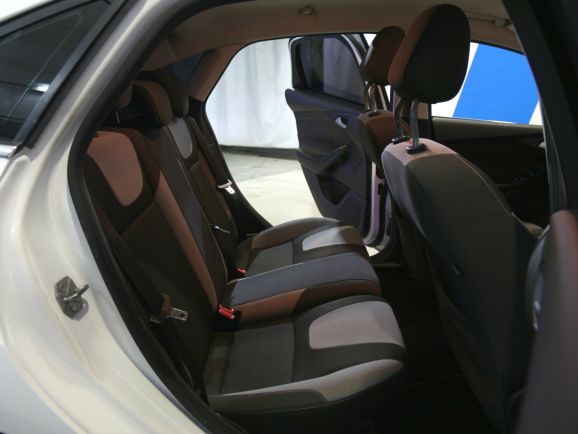 Ford Focus, 1.6 л, Робот, 2014 фото 1