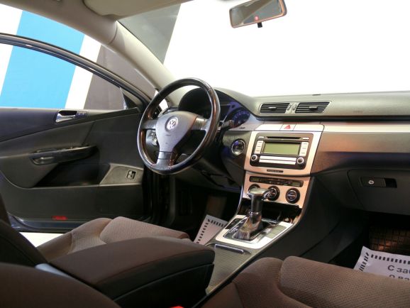 Volkswagen Passat, 1.8 л, Робот, 2009 фото 2