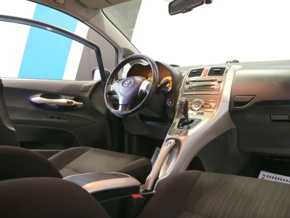 Toyota Auris, 1.6 л, Робот, 2008 фото 7