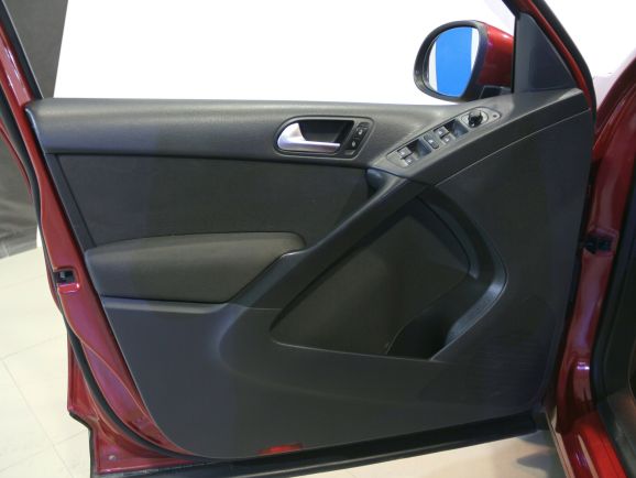 Volkswagen Tiguan, 2.0 л, АТ, 2012 фото 2