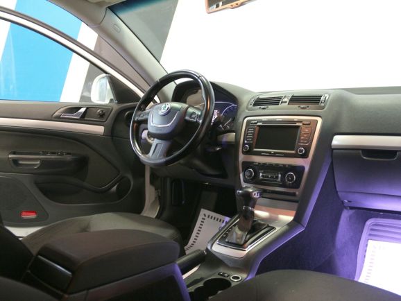 Skoda Octavia Elegance, 1.8 л, Робот, 2012 фото 7