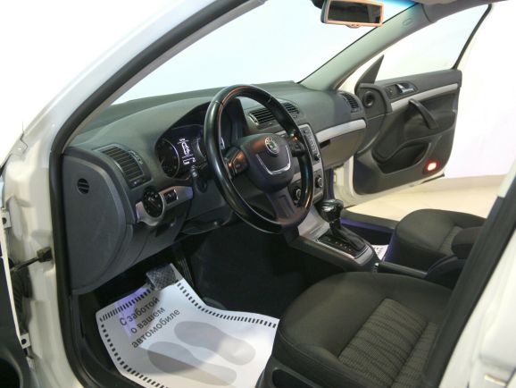 Skoda Octavia Elegance, 1.8 л, Робот, 2012 фото 8